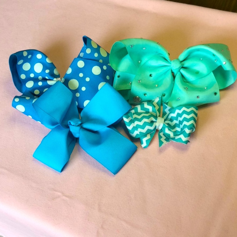 FINAL SALE PRICE 4 Piece Colorful Blue Hair Clips/Bows